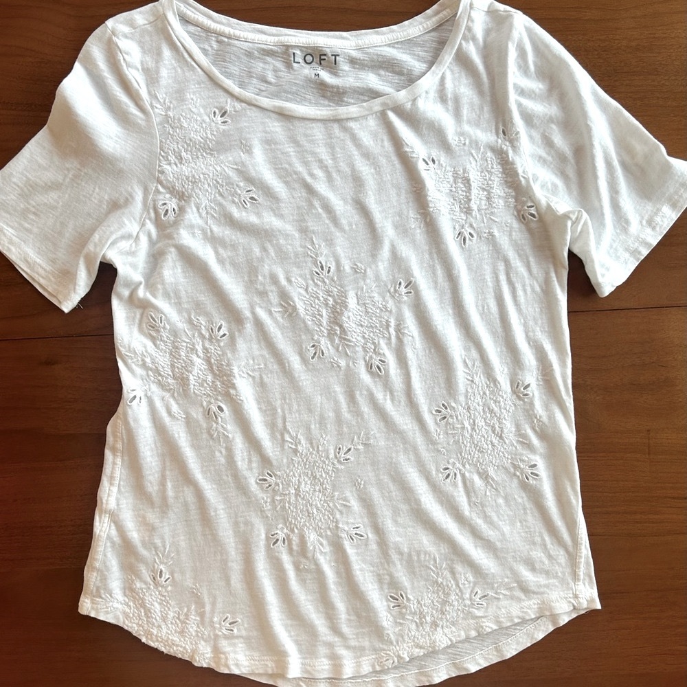 LOFT Size Medium White T-Shirt
